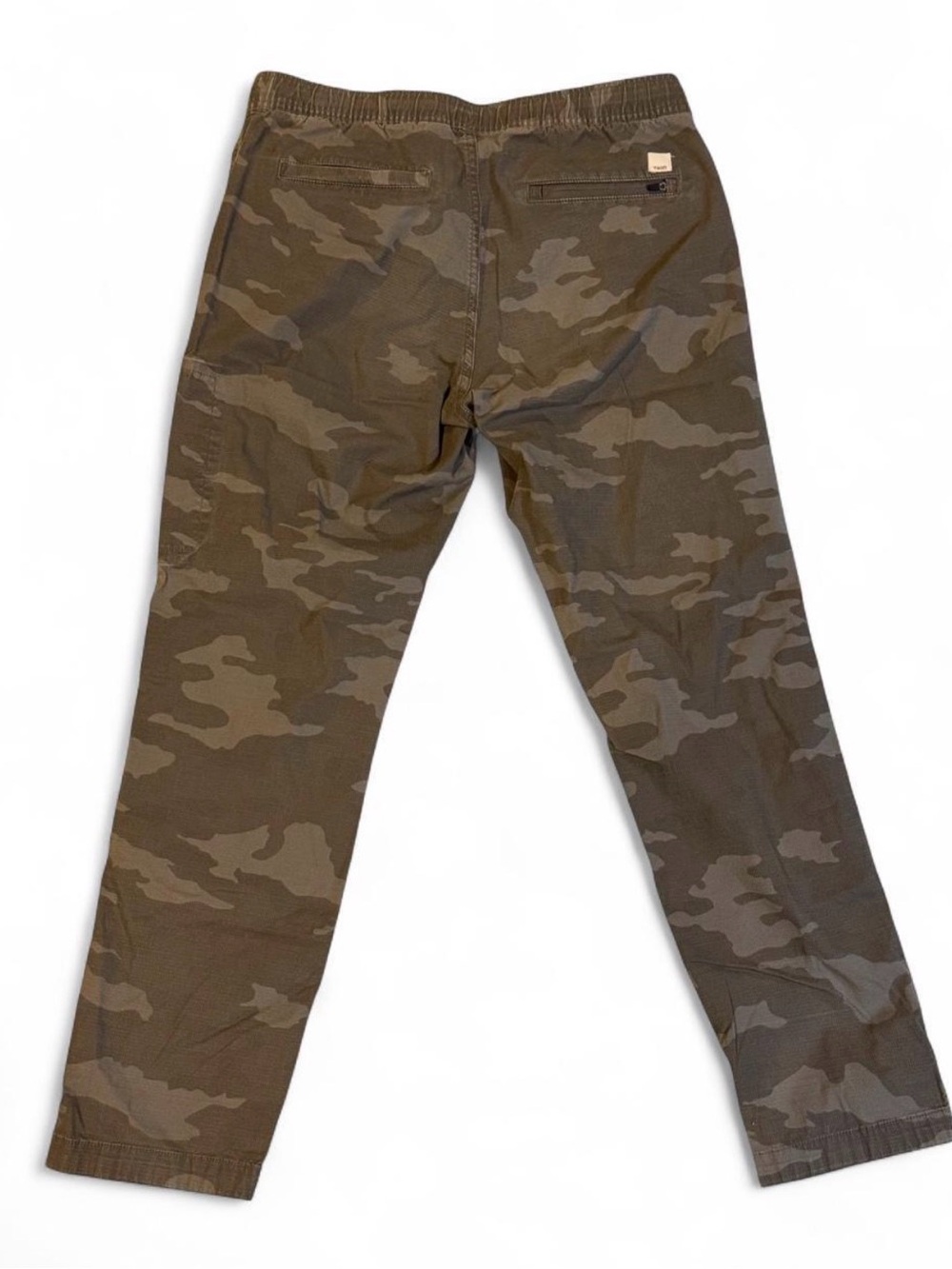 Vuori Women’s Camo Cargo JoggerPants - Picture 2 of 5